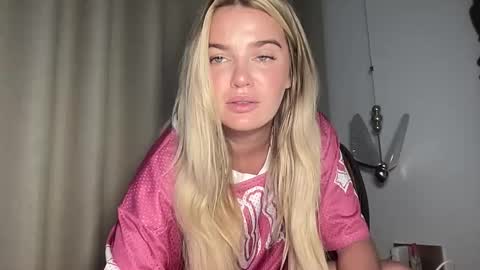 Marciabrady online show from December 2025 03:56:02 AM