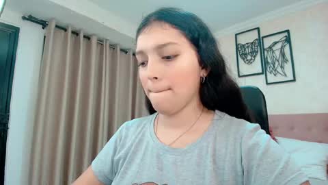 Snapshot of littlemolly_pregnant chatting on February 2026 10:43:02 PM Sarahs Room online show from February 2026 10:43:02 PM