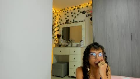 Luna online show from April 2026 08:20:01 PM