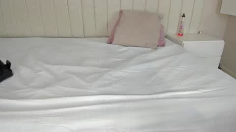 im olivia IG littleolivia01 online show from February 2025 01:19:01 PM