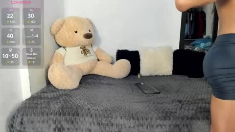 Snapshot of littleparker chatting on October 2025 12:23:02 PM PARKER online show from October 2025 12:23:02 PM