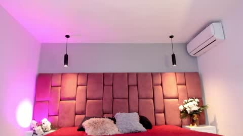 littlevaale online show from October 2025 12:01:02 PM