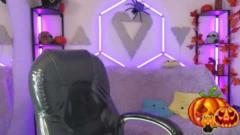 Snapshot of littlevixen18 chatting on October 2025 06:52:02 PM littlevixen18 online show from October 2025 06:52:02 PM