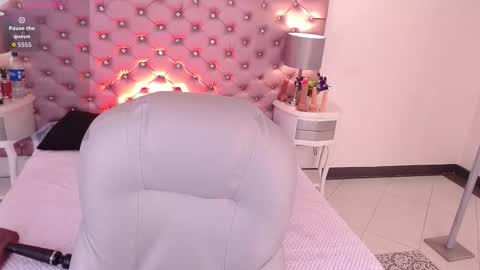 Nicky online show from October 2025 03:45:02 AM