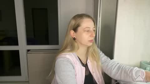 Livandria online show from May 2026 09:33:02 PM