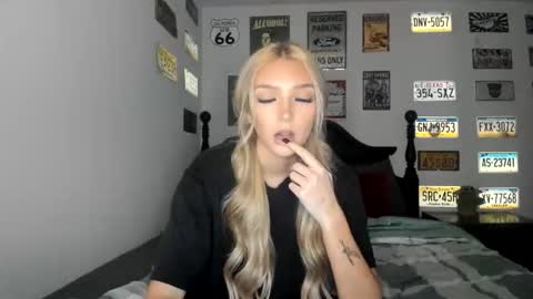 Snapshot of livvywinters chatting on February 2026 06:11:02 AM Livvy online show from February 2026 06:11:02 AM