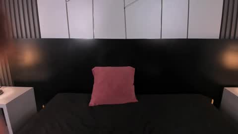 Liz  online show from February 2025 01:33:01 PM