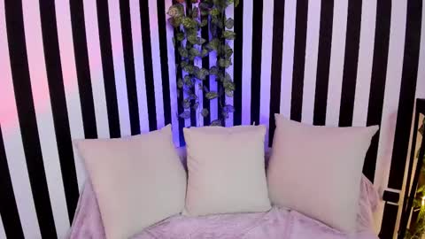 Liz  online show from September 2025 12:10:01 PM