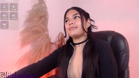 lizbedoutx online show from October 2025 04:07:01 PM