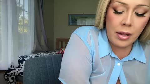 Snapshot of lizpurrxxx chatting on February 2025 07:35:02 PM Liz Purr online show from February 2025 07:35:02 PM