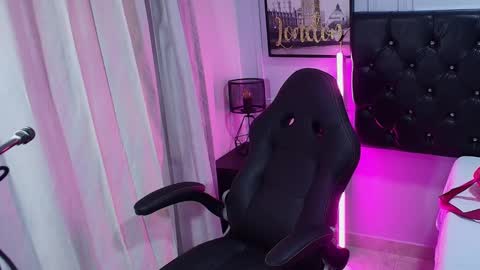 Lizz  online show from January 2025 11:43:01 AM