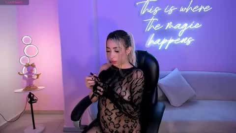 Lizz online show from October 2025 04:07:02 AM