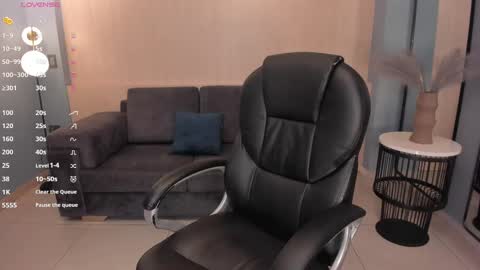 Lizzi  online show from March 2025 12:09:02 AM