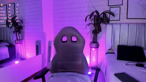  Lizzie  online show from November 2025 12:06:01 PM