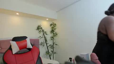 lizzie_williamss online show from July 2026 03:23:01 AM