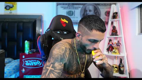 logan_hugh8 online show from December 2024 03:38:02 AM