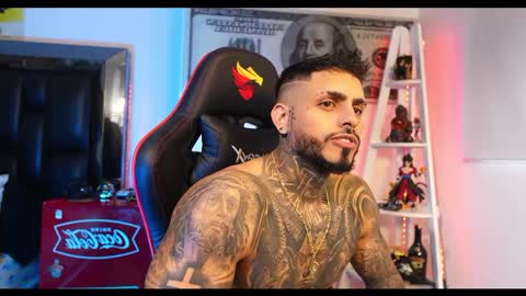 logan_hugh8 online show from February 2025 12:15:02 PM