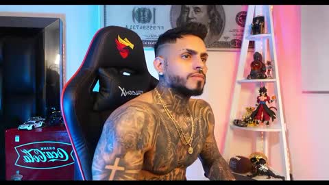 logan_hugh8 online show from February 2025 07:00:01 AM