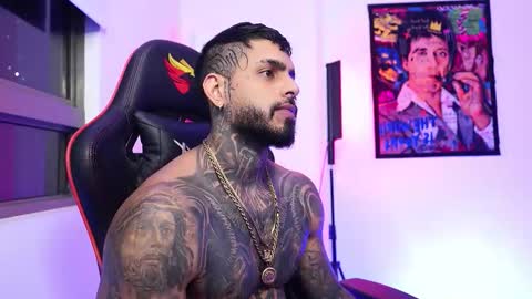 logan_hugh8 online show from November 2025 04:57:02 AM