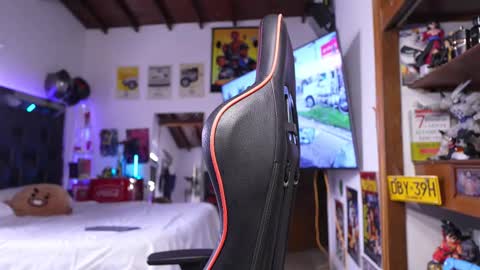 logan_hugh8 online show from March 2026 01:39:01 PM