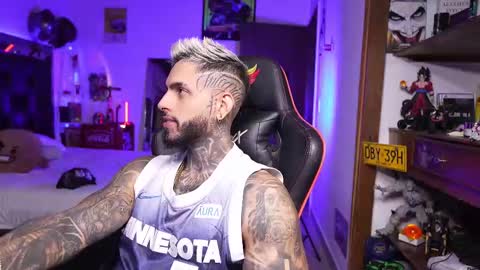 logan_hugh8 online show from March 2026 11:32:02 AM