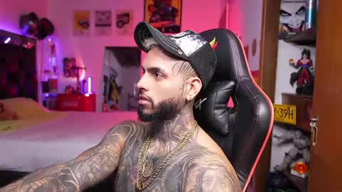 logan_hugh8 online show from April 2026 01:41:01 PM