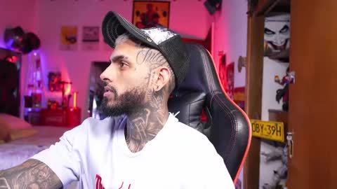 logan_hugh8 online show from April 2026 06:16:01 PM