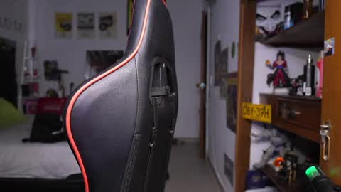 logan_hugh8 online show from April 2026 03:36:01 PM