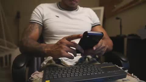 Snapshot of logan_varela chatting on July 2026 12:42:02 PM logan_varela online show from July 2026 12:42:02 PM