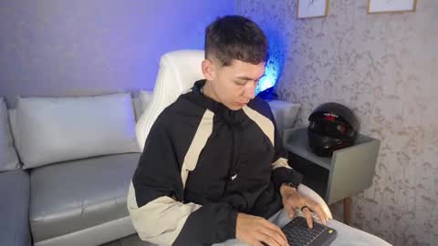 Loganfoster  online show from January 2026 08:23:02 PM