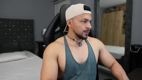 Snapshot of loganmartinx chatting on April 2026 12:26:02 AM loganmartinx online show from April 2026 12:26:02 AM