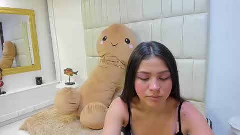 Lola  online show from November 2025 07:24:02 PM