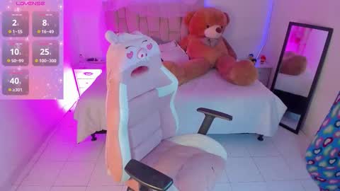 lola oberly online show from September 2025 10:09:02 PM