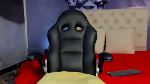 lola red online show from February 2025 08:01:01 PM