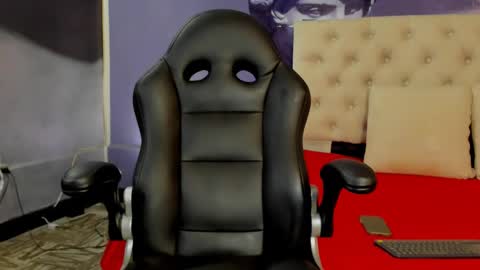 lola red online show from February 2025 02:21:01 PM