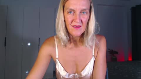 Snapshot of lolaaelita chatting on April 2026 01:47:02 PM Lola online show from April 2026 01:47:02 PM