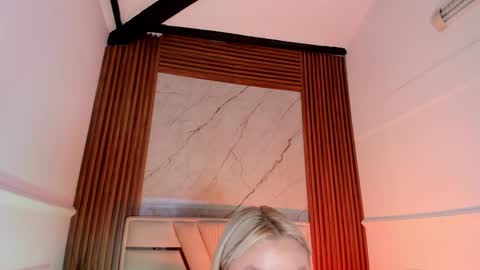 Snapshot of lolaangellx chatting on December 2024 07:18:02 PM Lola Angel online show from December 2024 07:18:02 PM