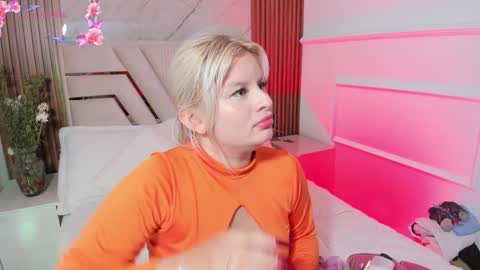 Snapshot of lolaangellx chatting on January 2025 08:14:01 PM Lola Angel online show from January 2025 08:14:01 PM