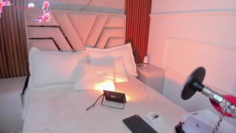 Snapshot of lolaangellx chatting on January 2025 08:39:01 PM Lola Angel online show from January 2025 08:39:01 PM