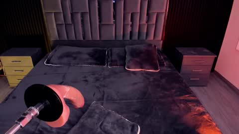 Snapshot of lolaangellx chatting on September 2025 11:40:02 PM Lola Angel online show from September 2025 11:40:02 PM