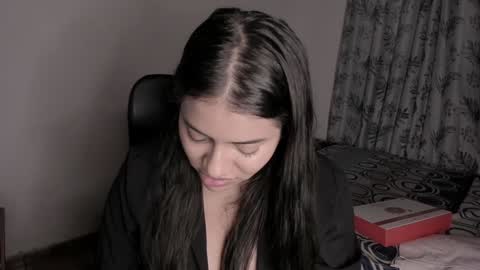 lolaasmith_21 online show from January 2025 10:40:01 PM