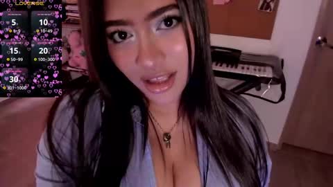 lolaasmith_21 online show from September 2025 08:46:01 PM
