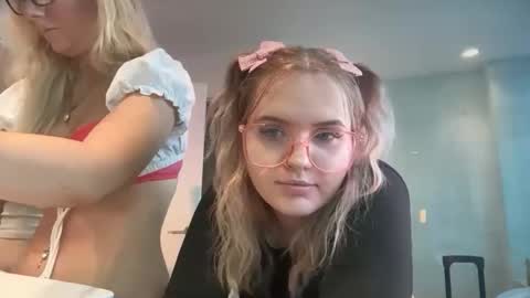 lolafae12 online show from March 2026 07:09:01 PM