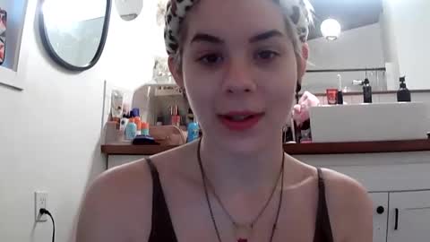 Lola Lixx online show from November 2025 08:40:01 PM