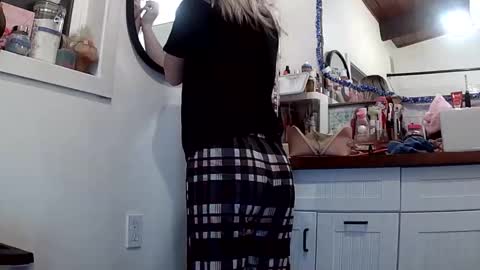 Lola Lixx online show from January 2026 06:28:01 AM