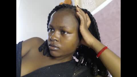 lolamia7 online show from November 2025 05:28:02 AM