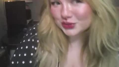 Lola Peach xo online show from November 2025 07:25:01 PM