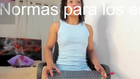 lolareyes1 online show from October 2025 11:08:02 AM