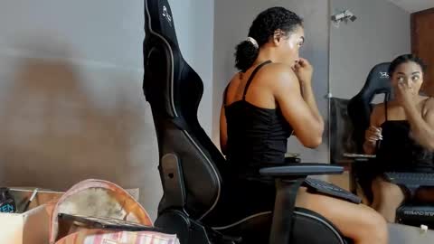 lolareyes1 online show from December 2025 04:10:01 AM