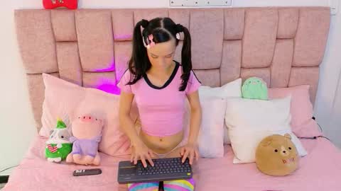 Lola online show from November 2025 07:36:02 PM